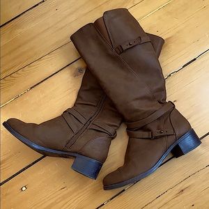 Suede riding boots, like NEW.